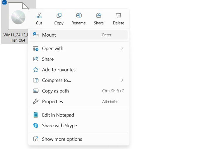 Right-click to mount a downloaded Windows 11 ISO to open it.