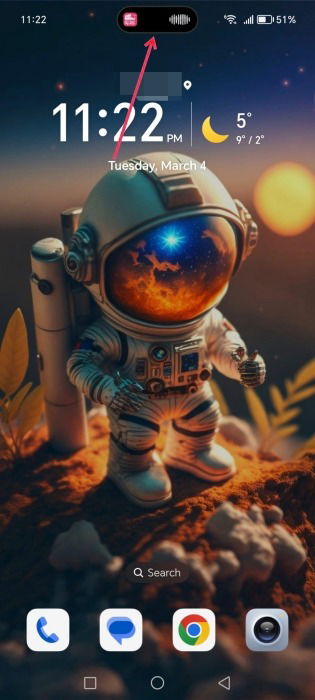 Viewing app playing in background in dynamic island on Honor phone.