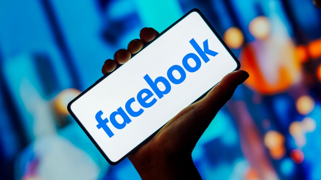 Facebook Wrong Language Featured