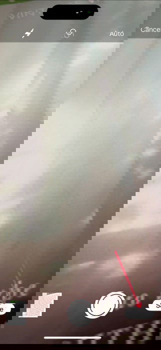 Saving scanned documents in WhatsApp for iPhone.