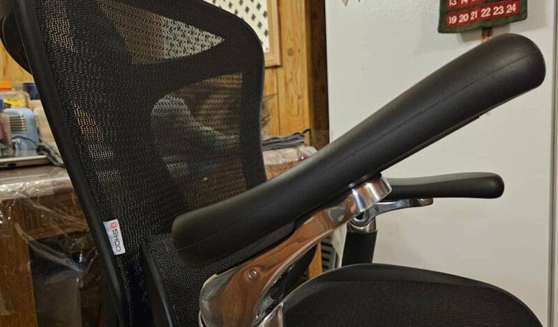 Doro C300 Pro armrests adjusted.