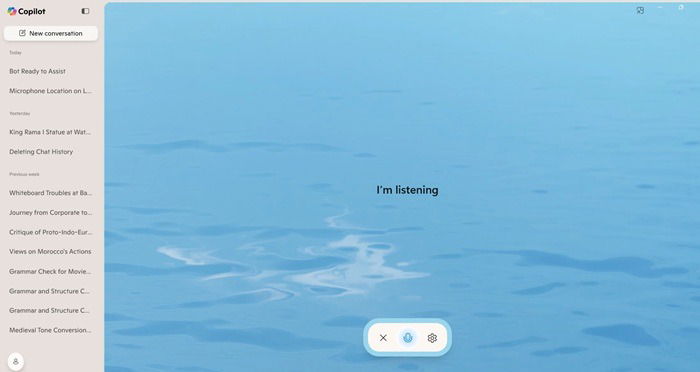 Windows Copilot in Listening mode answering common questions about microphone.
