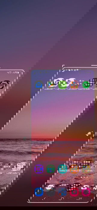 One-handed mode in action.