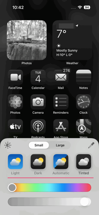 iPhone icons switched to a Tinted theme. 