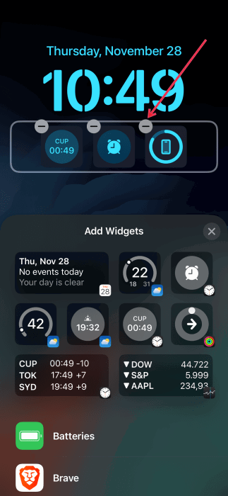 Removing a widget from your lock screen on iPhone.